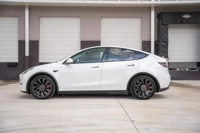 2022 Tesla Model Y Performance - Image 2 of 21