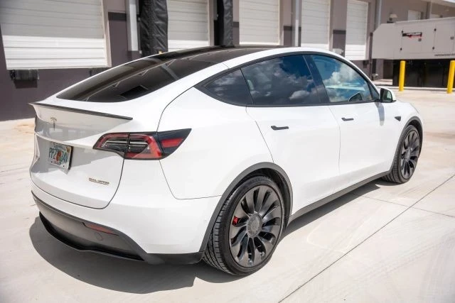 2022 Tesla Model Y Performance - Image 5 of 21