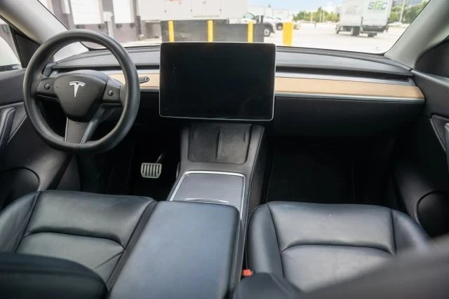 2022 Tesla Model Y Performance - Image 10 of 21