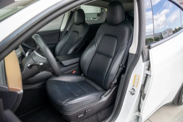 2022 Tesla Model Y Performance - Image 8 of 21