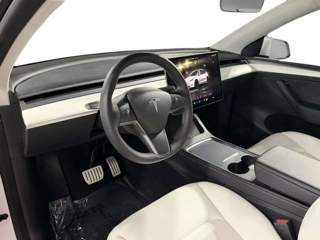 2022 Tesla Model Y Performance - Image 9 of 12