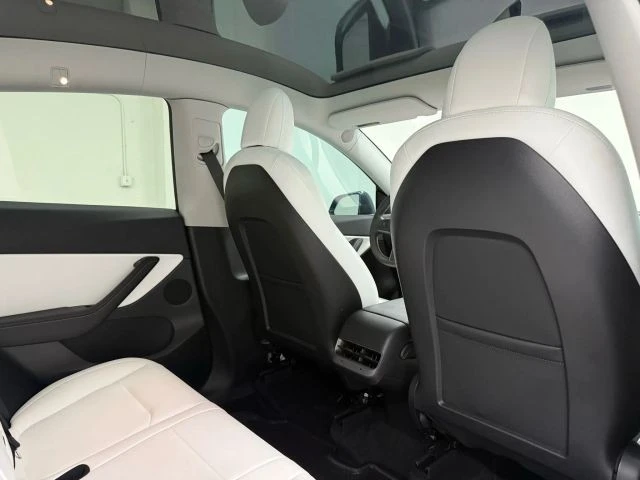 2022 Tesla Model Y Performance - Image 20 of 21