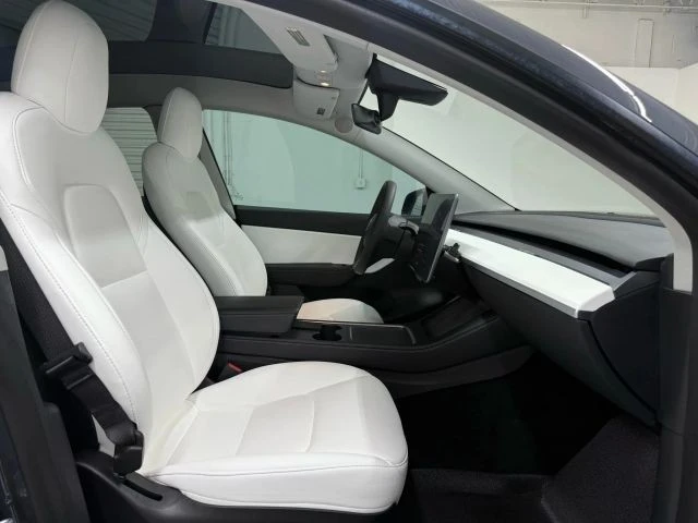 2022 Tesla Model Y Performance - Image 14 of 21