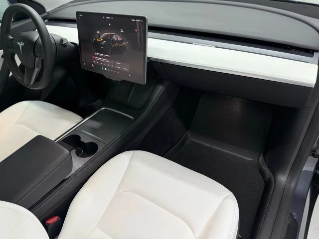 2022 Tesla Model Y Performance - Image 13 of 21