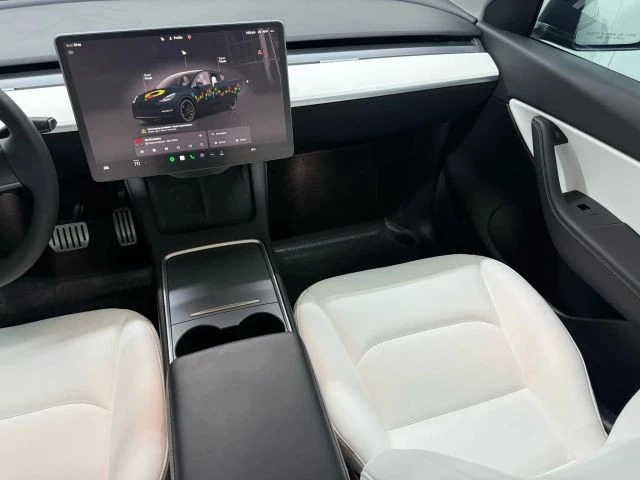 2022 Tesla Model Y Performance - Image 11 of 12