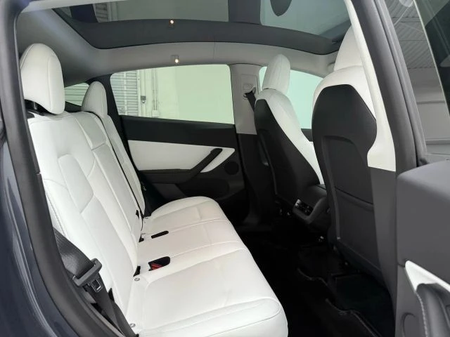 2022 Tesla Model Y Performance - Image 19 of 21