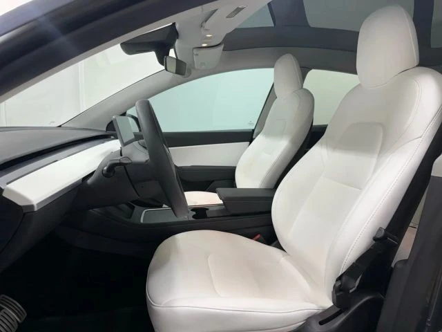 2022 Tesla Model Y Performance - Image 15 of 21