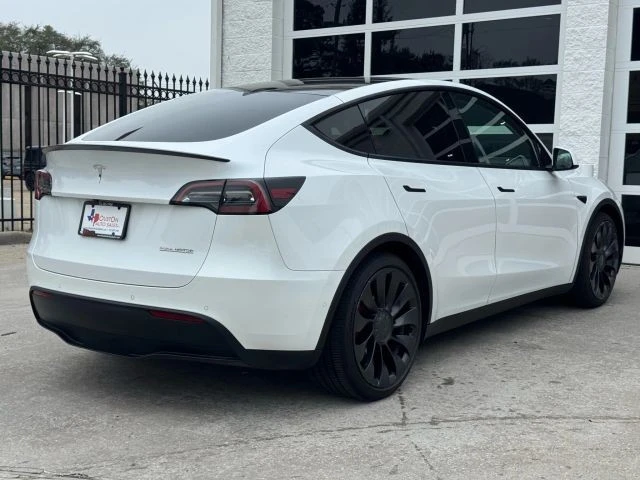 2022 Tesla Model Y Performance - Image 16 of 21