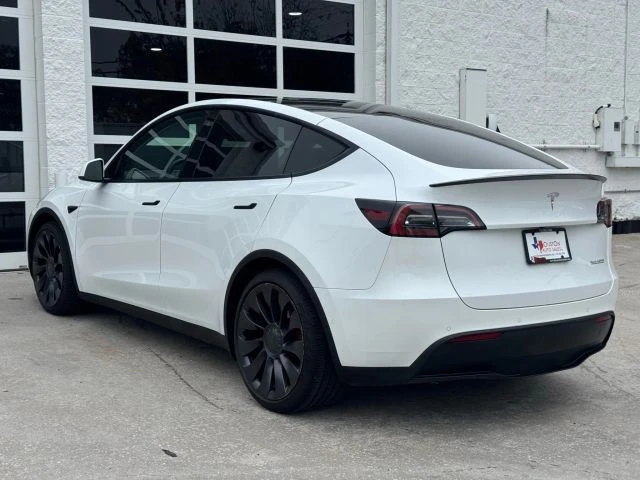 2022 Tesla Model Y Performance - Image 10 of 21