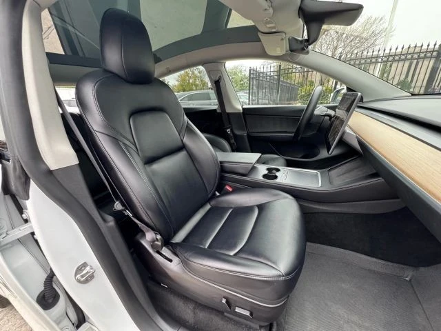2022 Tesla Model Y Performance - Image 12 of 21