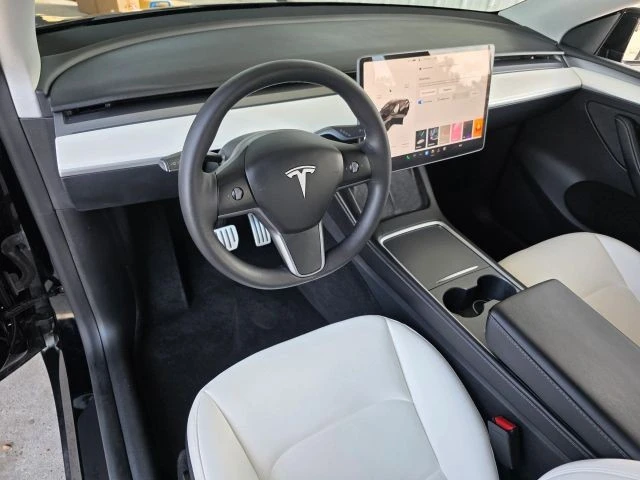 2022 Tesla Model Y Performance - Image 18 of 21