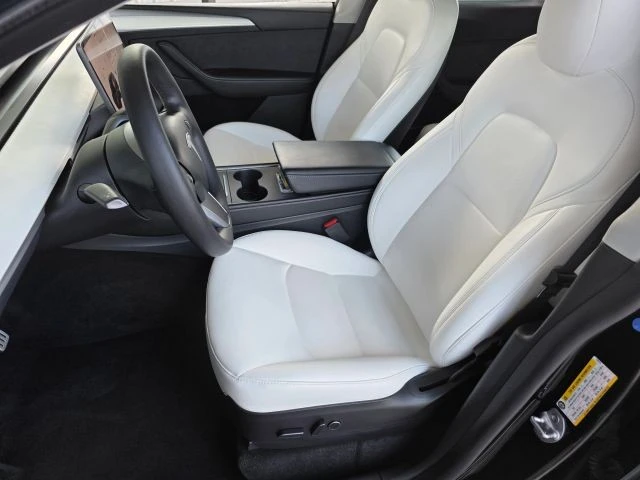 2022 Tesla Model Y Performance - Image 17 of 21