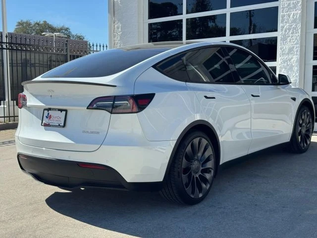 2022 Tesla Model Y Performance - Image 16 of 21