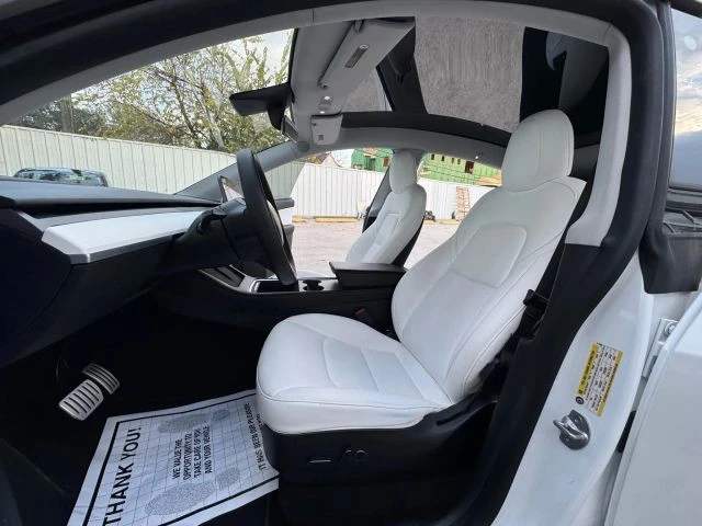 2022 Tesla Model Y Performance - Image 9 of 21