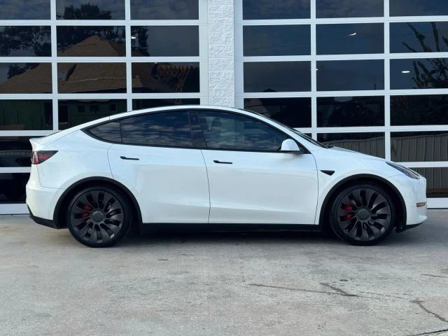 2022 Tesla Model Y Performance - Image 19 of 21