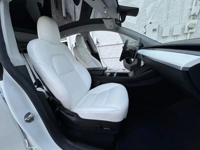 2022 Tesla Model Y Performance - Image 12 of 21