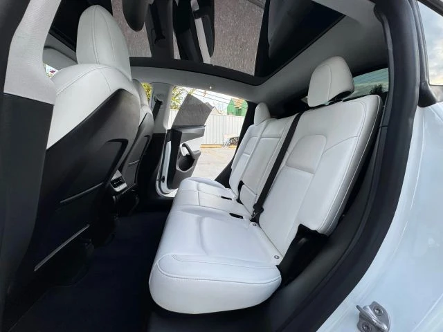 2022 Tesla Model Y Performance - Image 15 of 21