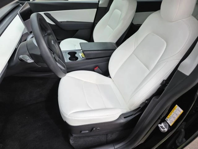 2022 Tesla Model Y Performance - Image 17 of 21