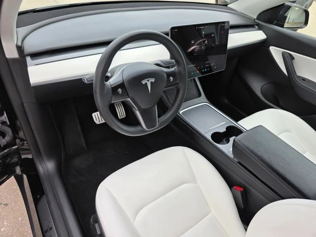 2022 Tesla Model Y Performance - Image 18 of 21