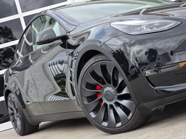 2022 Tesla Model Y Performance - Image 14 of 21