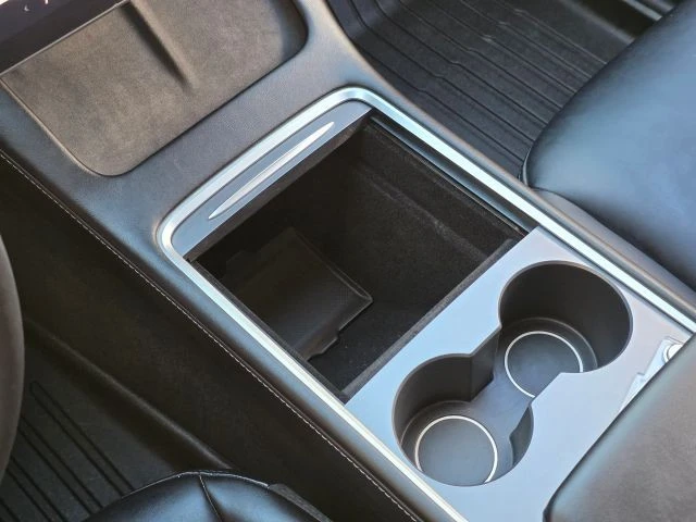 2022 Tesla Model Y Performance - Image 16 of 21