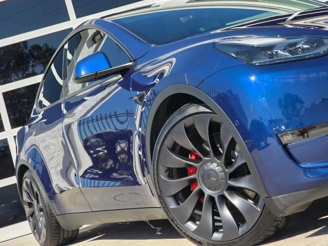 2022 Tesla Model Y Performance - Image 8 of 21