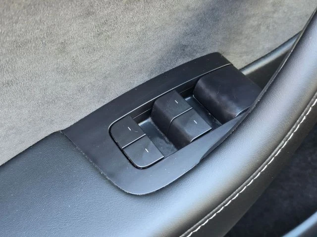 2022 Tesla Model Y Performance - Image 18 of 21