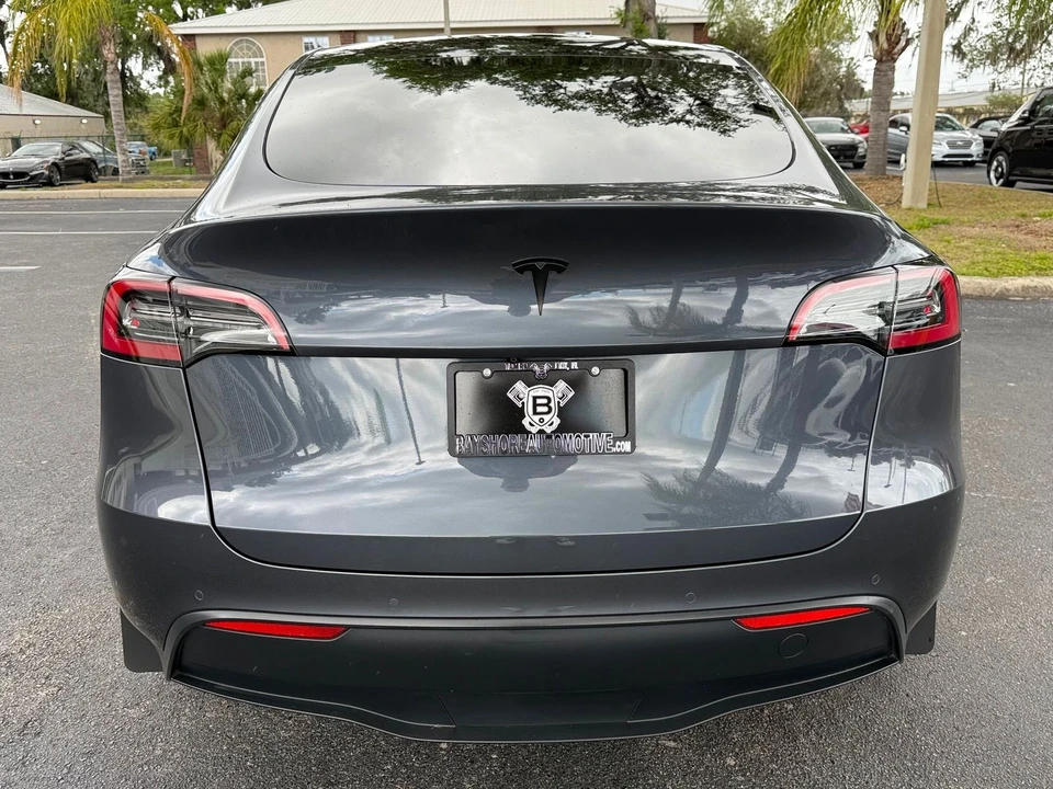 2022 Tesla Model Y - Image 11 of 12