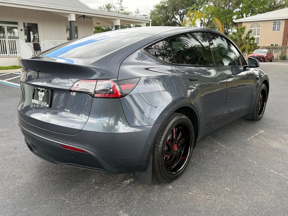 2022 Tesla Model Y - Image 10 of 12