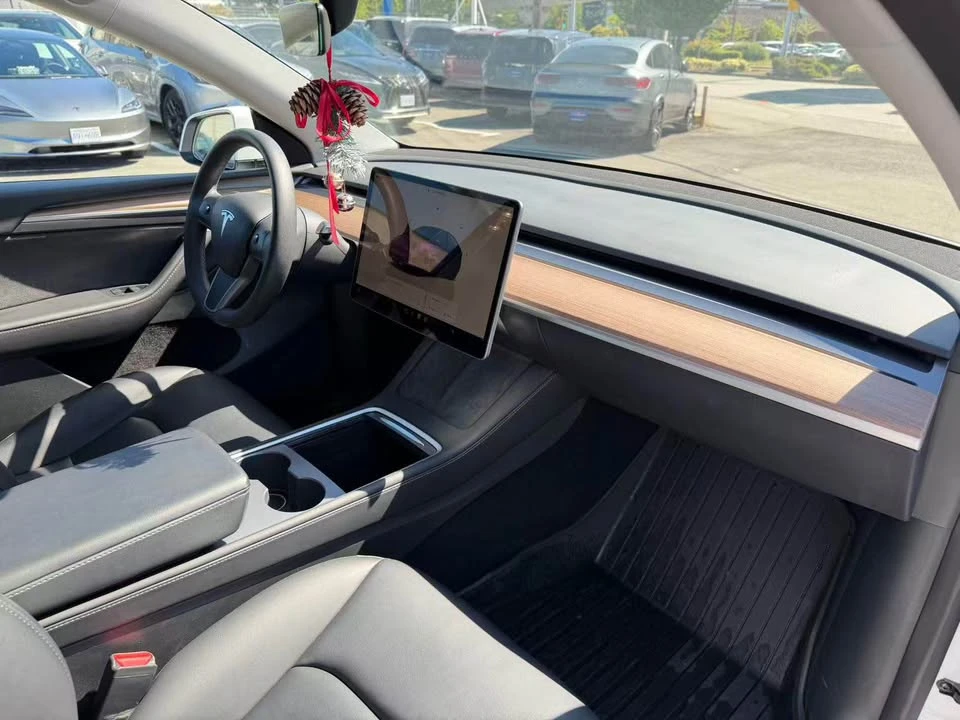 2022 Tesla Model Y - Image 17 of 20