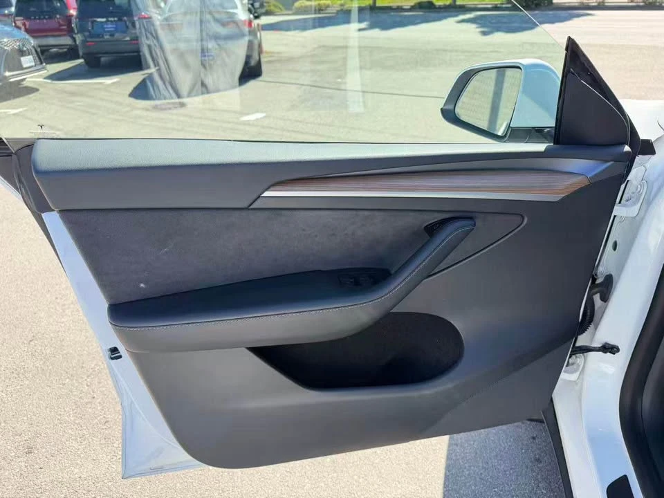 2022 Tesla Model Y - Image 10 of 20