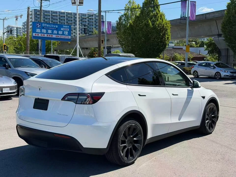 2022 Tesla Model Y - Image 4 of 20