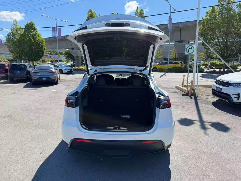 2022 Tesla Model Y - Image 16 of 20
