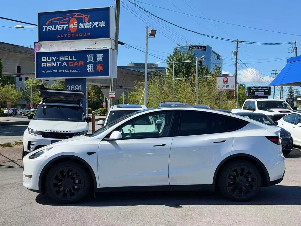 2022 Tesla Model Y - Image 8 of 20