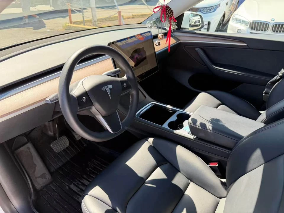2022 Tesla Model Y - Image 11 of 20