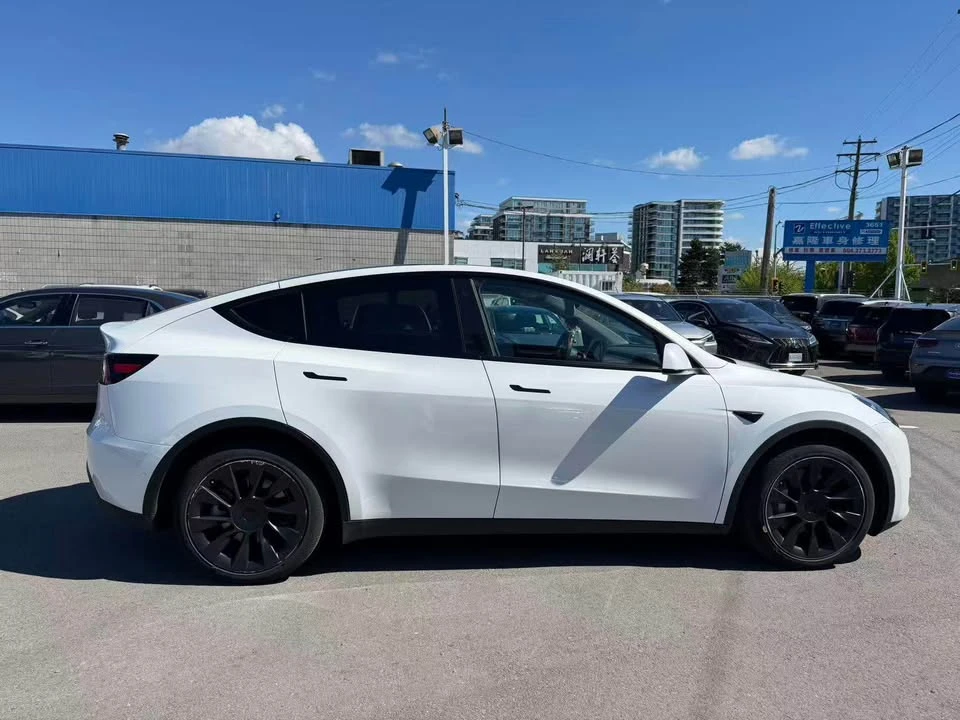 2022 Tesla Model Y - Image 5 of 20