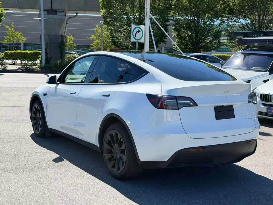 2022 Tesla Model Y - Image 7 of 20
