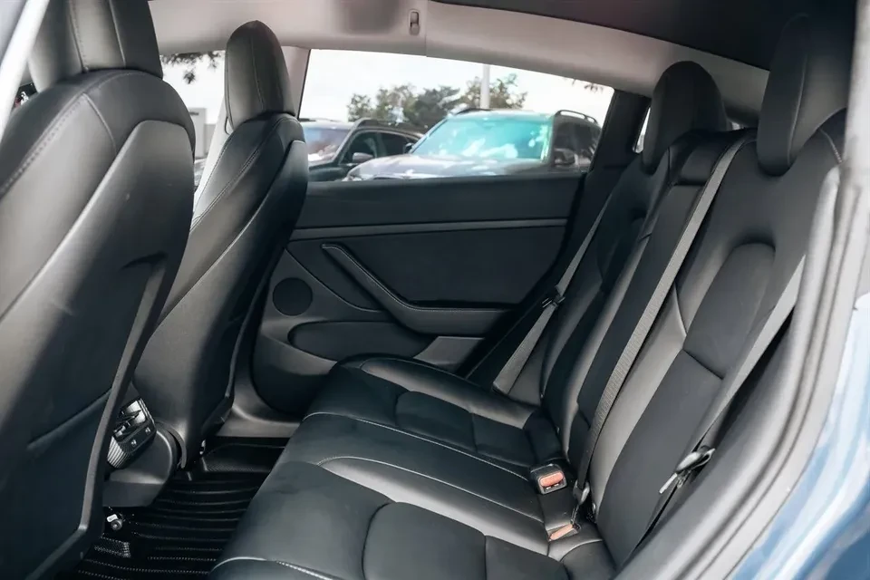 2022 Tesla Model 3 Performance - Image 6 of 9