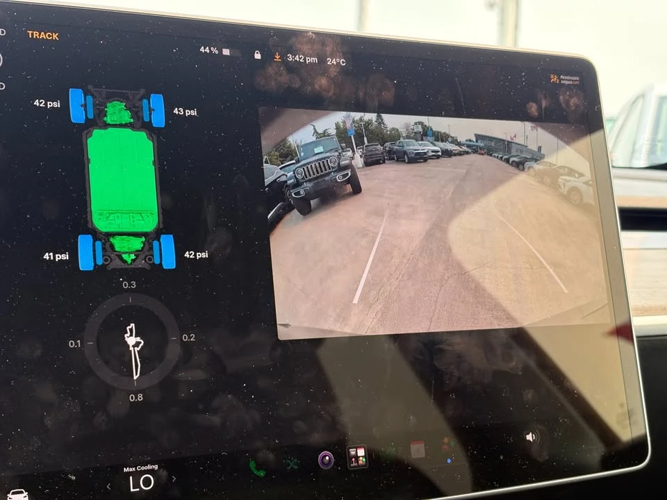 2022 Tesla Model Y Performance - Image 14 of 15