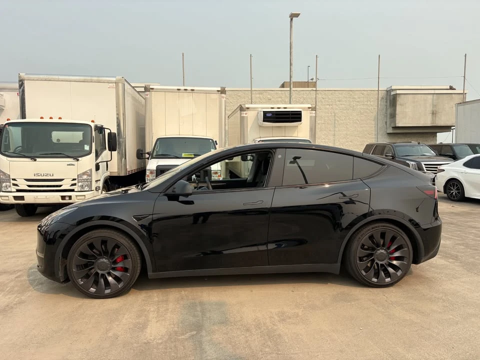 2022 Tesla Model Y Performance - Image 3 of 15