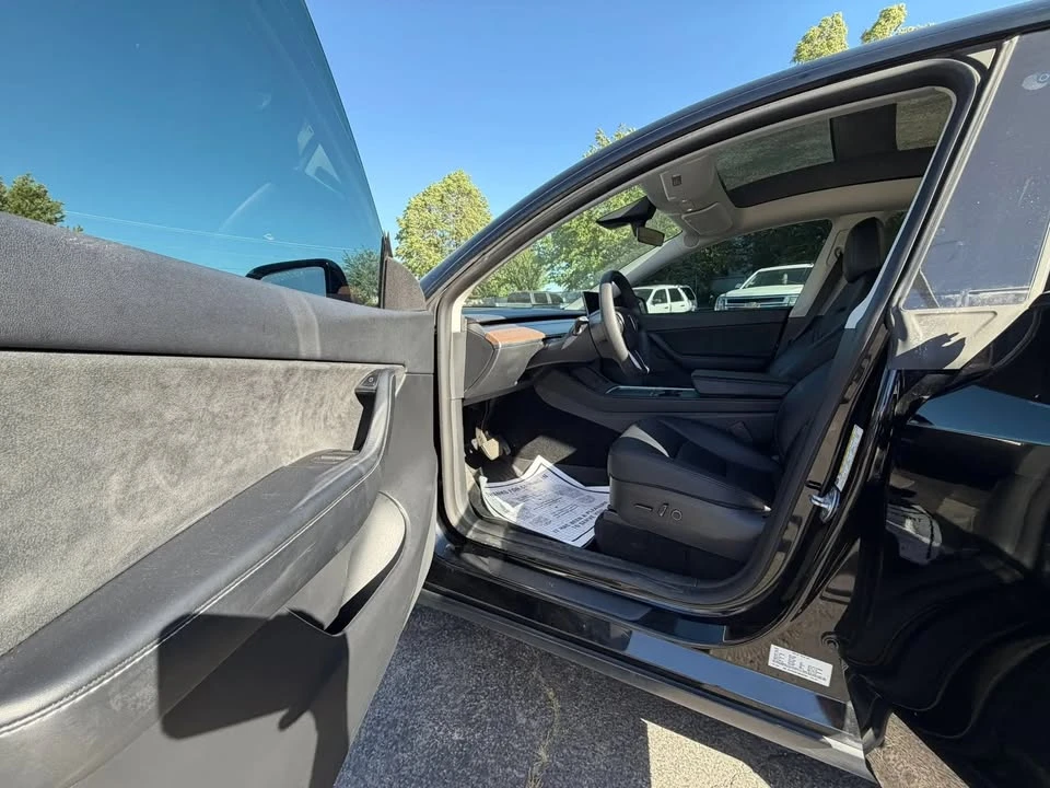 2022 Tesla Model Y - Image 10 of 11