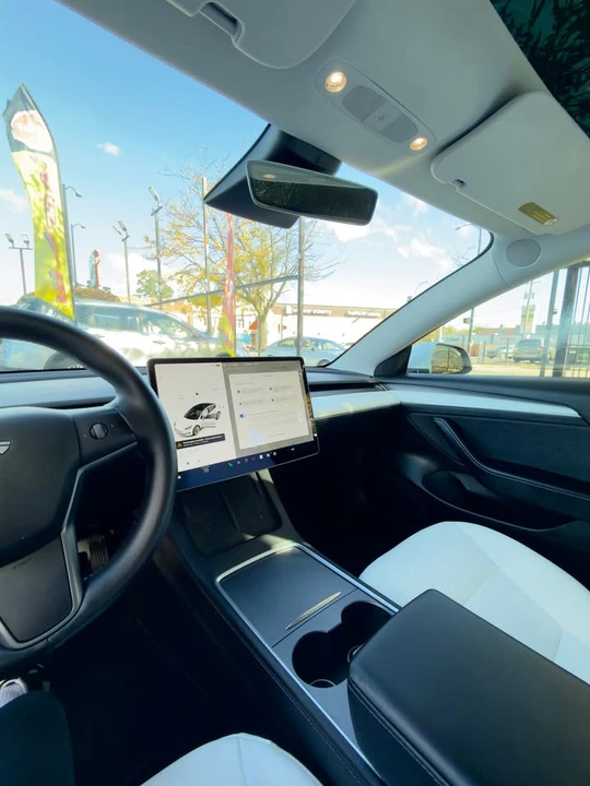 2022 Tesla Model 3 - Image 5 of 10