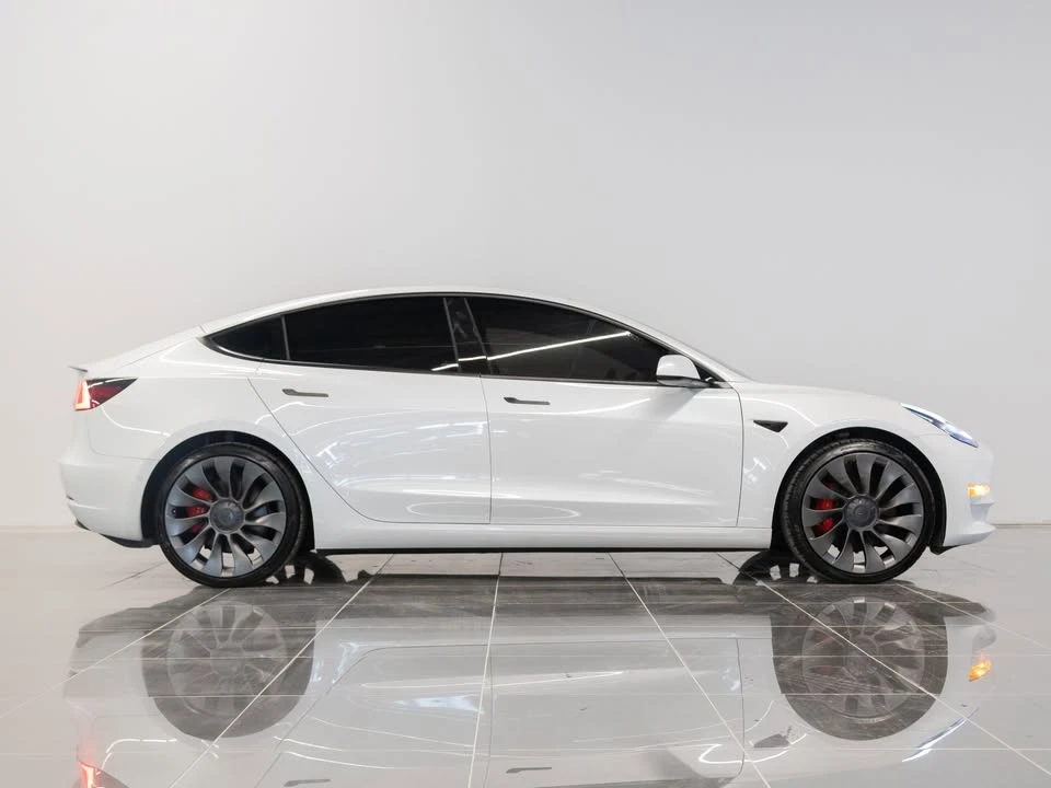 2022 Tesla Model 3 Performance - Image 3 of 13