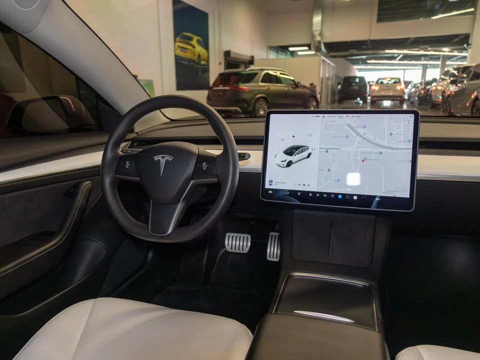 2022 Tesla Model 3 Performance - Image 7 of 13