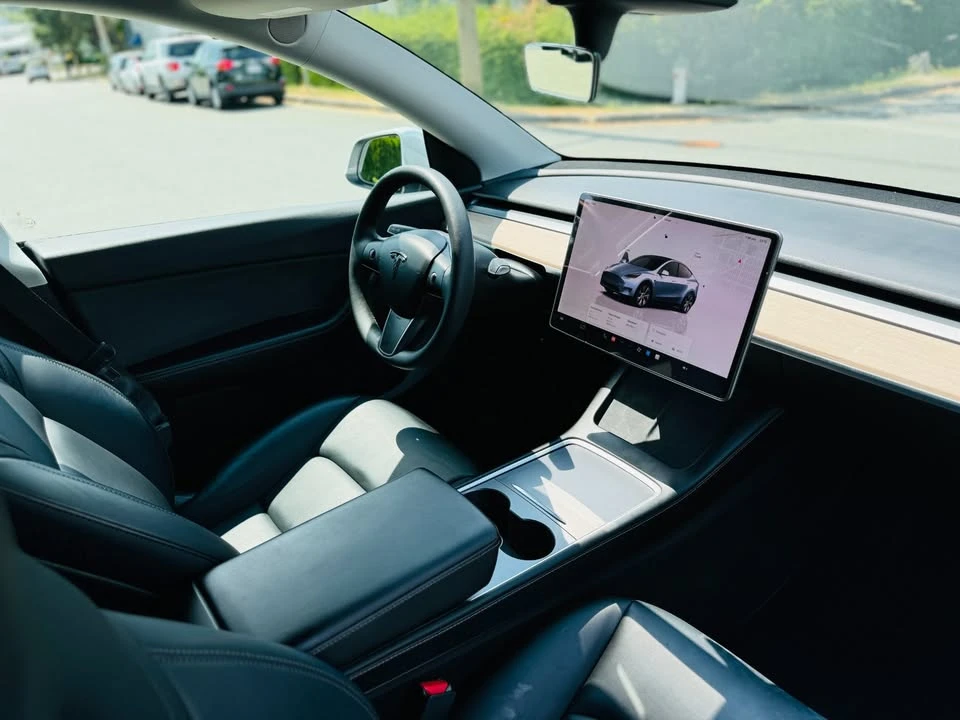 2022 Tesla Model Y - Image 8 of 11