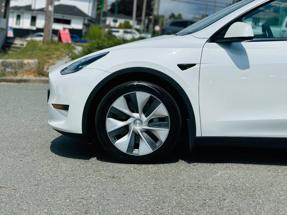 2022 Tesla Model Y - Image 3 of 11