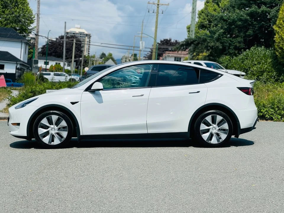 2022 Tesla Model Y - Image 2 of 11
