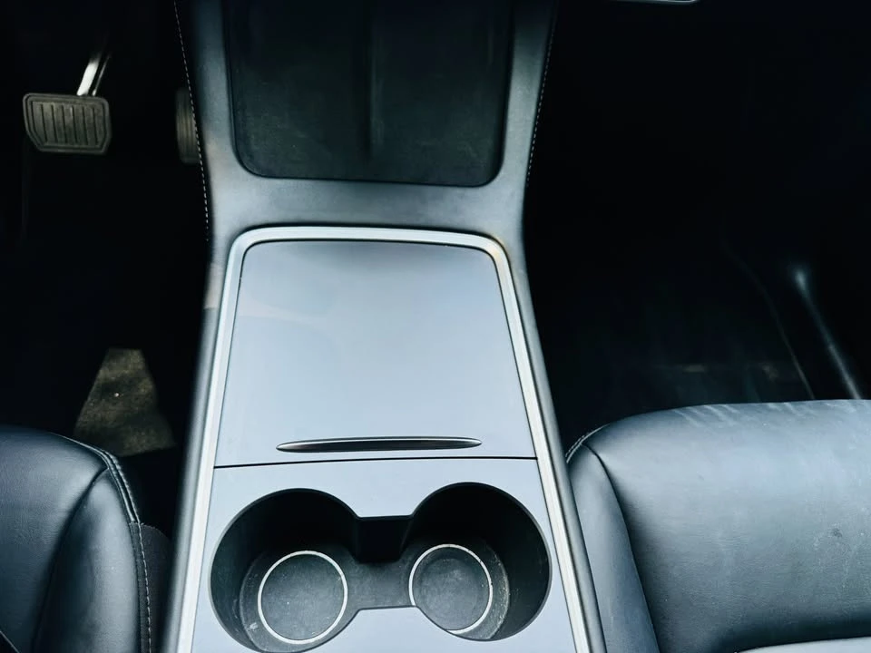2022 Tesla Model Y - Image 10 of 11