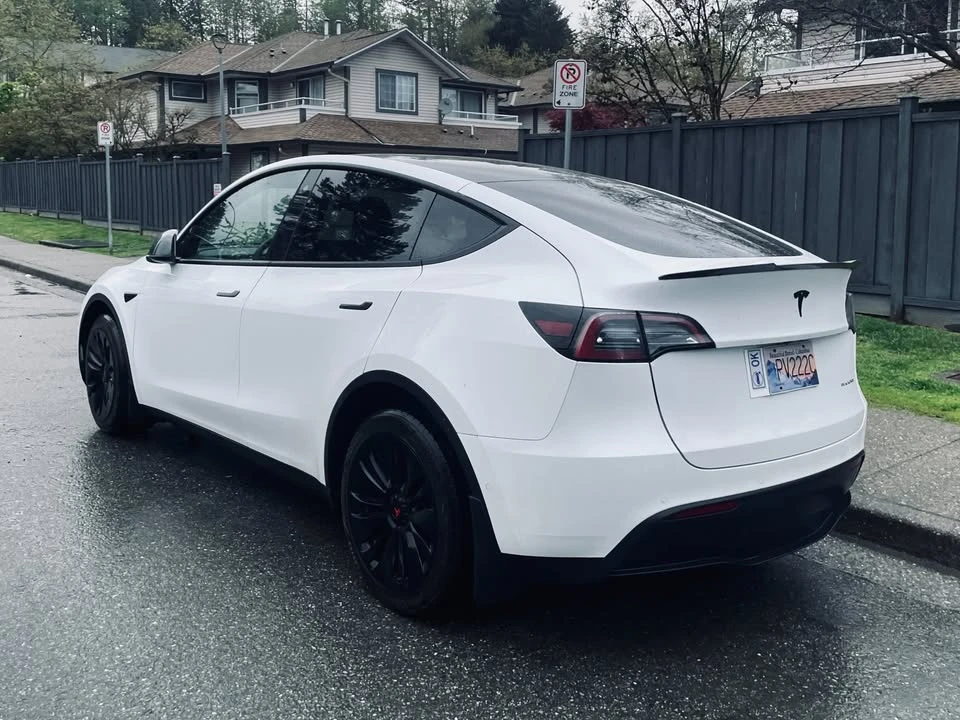 2022 Tesla Model Y - Image 9 of 20