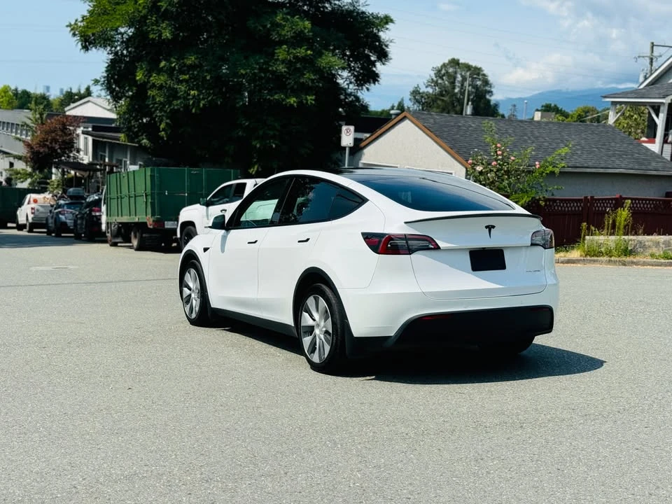 2022 Tesla Model Y - Image 4 of 11